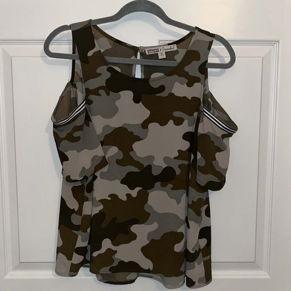 NVRW Olive Green Camo cold shoulder light weight. Womans large